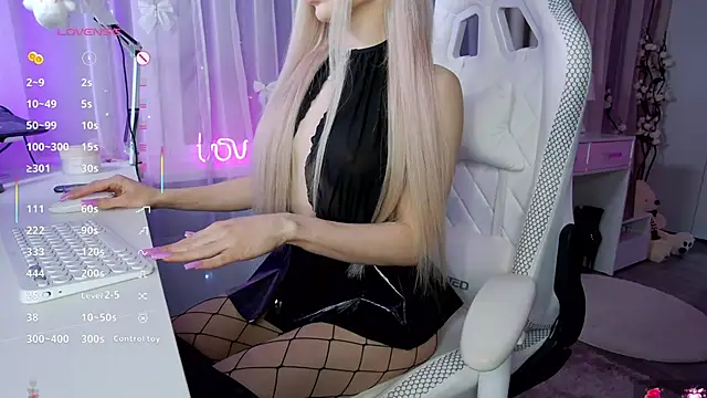 Snapshot of my--Polina chatting on October 2025 10:01:01 PM my--Polina online show from October 2025 10:01:01 PM