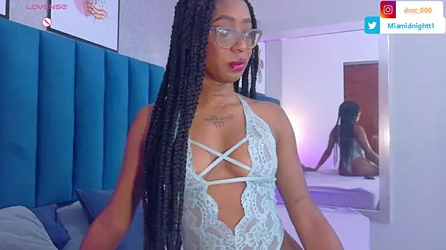 MiaMidnnightt online show from May 2026 12:32:02 PM