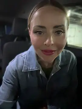 EmaSalis online show from May 2026 04:24:02 PM