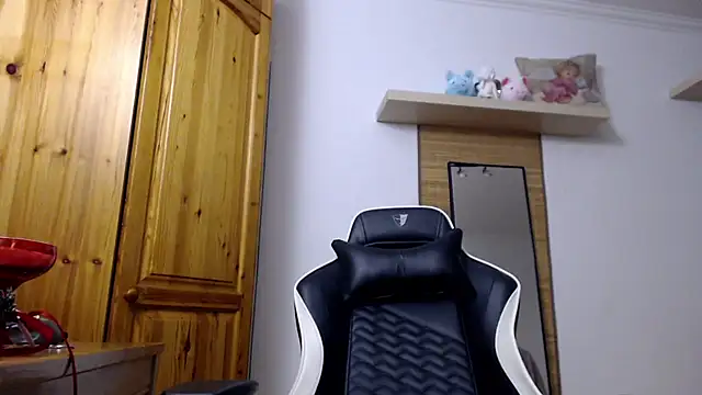 Lisakisss online show from November 2025 07:58:01 PM