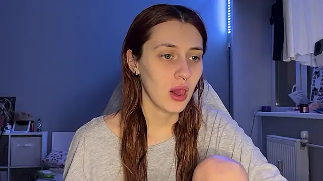 Uniarten online show from October 2025 06:10:02 PM