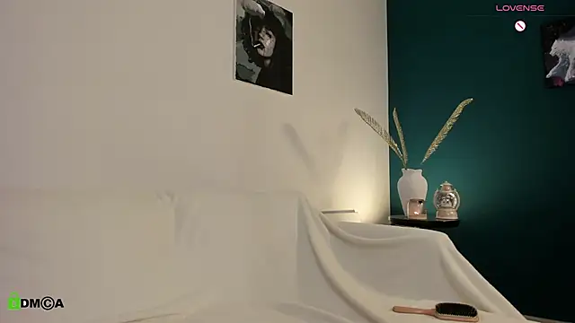 Snapshot of Kylie_Desire chatting on March 2025 02:38:02 AM Kylie Desire online show from March 2025 02:38:02 AM