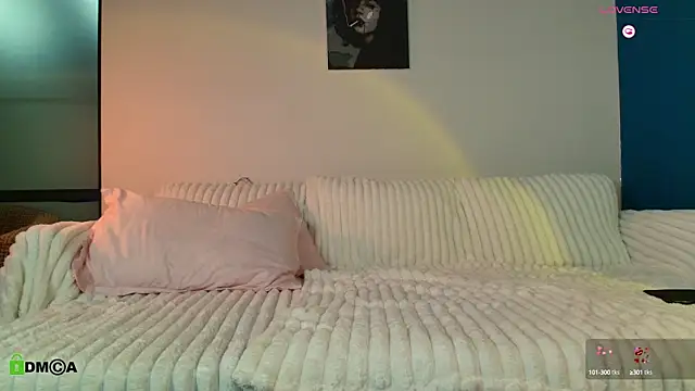 Snapshot of Kylie_Desire chatting on October 2025 03:47:02 AM Kylie Desire online show from October 2025 03:47:02 AM