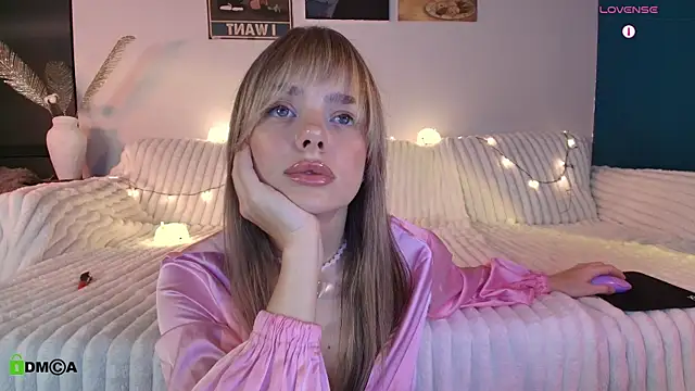 Snapshot of Kylie_Desire chatting on October 2025 04:26:01 AM Kylie Desire online show from October 2025 04:26:01 AM