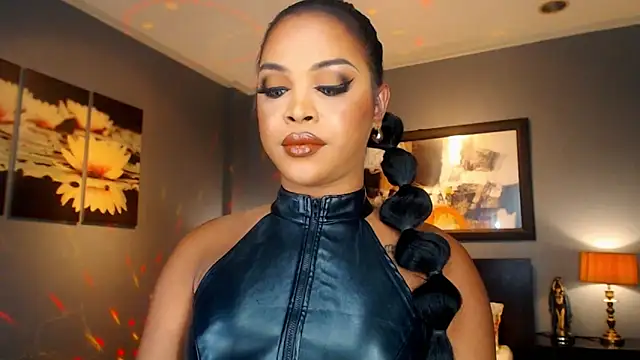 MarryQueen22 online show from May 2026 01:00:01 AM