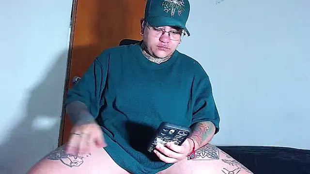 Snapshot of Techno_420_ chatting on April 2026 07:44:02 PM Techno 420 online show from April 2026 07:44:02 PM