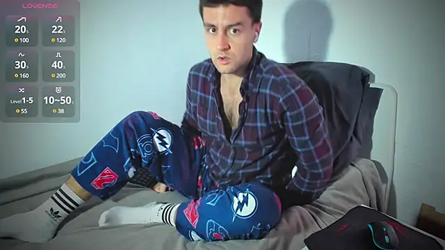 Snapshot of HonestAndrew chatting on December 2024 10:03:01 AM HonestAndrew online show from December 2024 10:03:01 AM