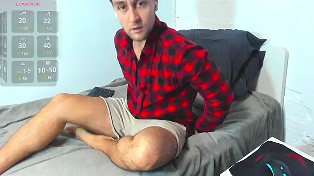 Snapshot of HonestAndrew chatting on December 2024 08:02:02 AM HonestAndrew online show from December 2024 08:02:02 AM