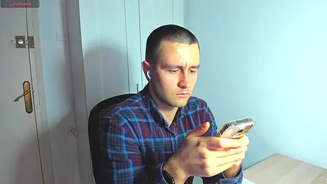 Snapshot of HonestAndrew chatting on January 2025 01:25:02 PM HonestAndrew online show from January 2025 01:25:02 PM