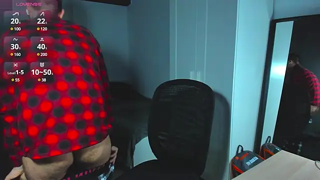 Snapshot of HonestAndrew chatting on January 2025 06:12:01 AM HonestAndrew online show from January 2025 06:12:01 AM