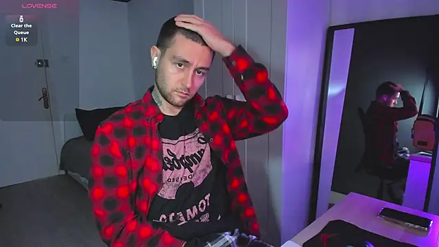 Snapshot of HonestAndrew chatting on January 2025 10:40:01 AM HonestAndrew online show from January 2025 10:40:01 AM