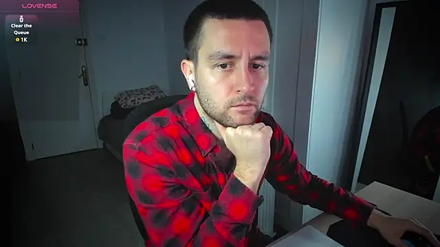 Snapshot of HonestAndrew chatting on February 2025 08:33:02 AM HonestAndrew online show from February 2025 08:33:02 AM