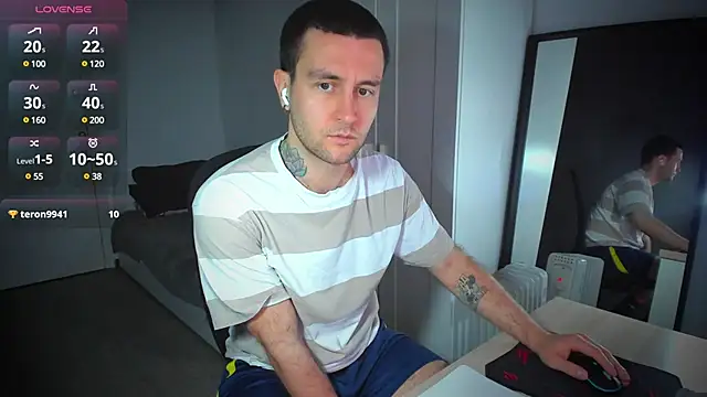 Snapshot of HonestAndrew chatting on February 2025 09:31:02 AM HonestAndrew online show from February 2025 09:31:02 AM