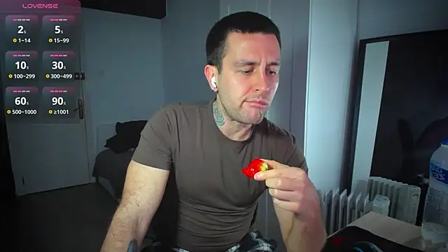 Snapshot of HonestAndrew chatting on February 2025 03:49:02 PM HonestAndrew online show from February 2025 03:49:02 PM