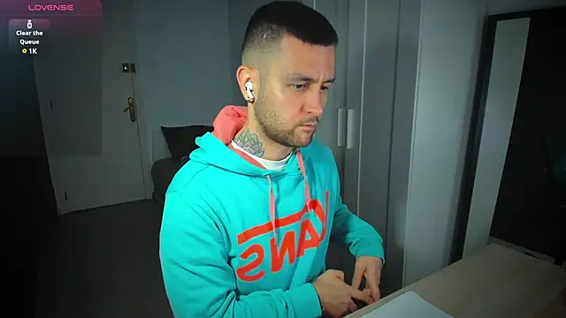 Snapshot of HonestAndrew chatting on February 2025 04:00:01 PM HonestAndrew online show from February 2025 04:00:01 PM