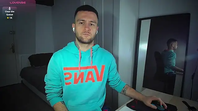 Snapshot of HonestAndrew chatting on February 2025 05:53:01 AM HonestAndrew online show from February 2025 05:53:01 AM