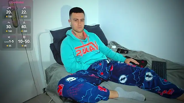 Snapshot of HonestAndrew chatting on February 2025 07:27:02 PM HonestAndrew online show from February 2025 07:27:02 PM