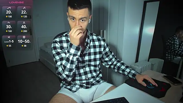 Snapshot of HonestAndrew chatting on March 2025 03:31:01 PM HonestAndrew online show from March 2025 03:31:01 PM