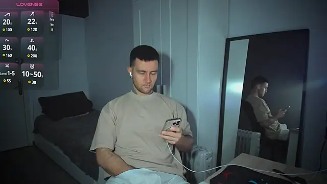 Snapshot of HonestAndrew chatting on March 2025 06:43:01 AM HonestAndrew online show from March 2025 06:43:01 AM