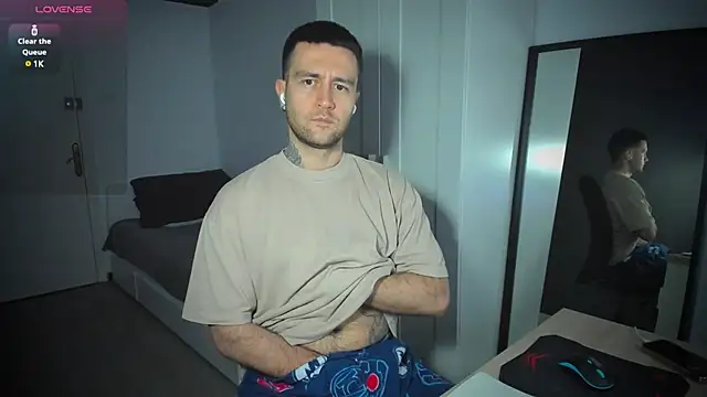 Snapshot of HonestAndrew chatting on March 2025 06:40:02 AM HonestAndrew online show from March 2025 06:40:02 AM