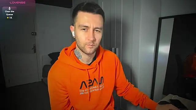 Snapshot of HonestAndrew chatting on March 2025 06:32:01 AM HonestAndrew online show from March 2025 06:32:01 AM