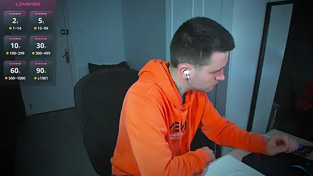 Snapshot of HonestAndrew chatting on March 2025 03:28:01 PM HonestAndrew online show from March 2025 03:28:01 PM