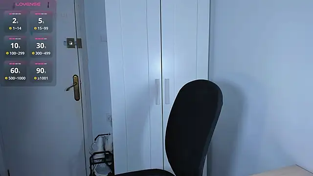 Snapshot of HonestAndrew chatting on October 2025 07:42:02 AM HonestAndrew online show from October 2025 07:42:02 AM