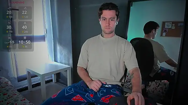 Snapshot of HonestAndrew chatting on October 2025 08:29:02 AM HonestAndrew online show from October 2025 08:29:02 AM