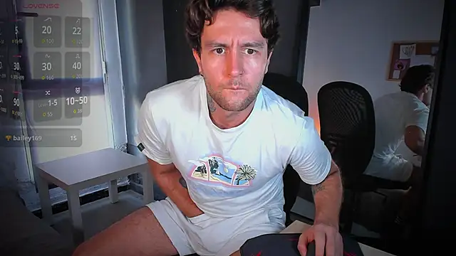 Snapshot of HonestAndrew chatting on October 2025 08:04:02 AM HonestAndrew online show from October 2025 08:04:02 AM