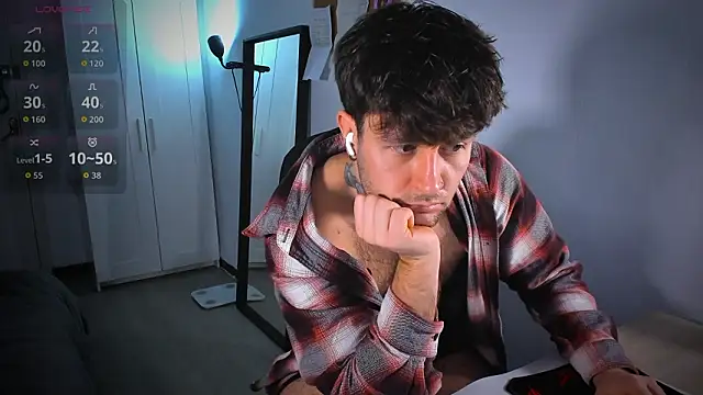 Snapshot of HonestAndrew chatting on February 2026 08:57:01 AM HonestAndrew online show from February 2026 08:57:01 AM