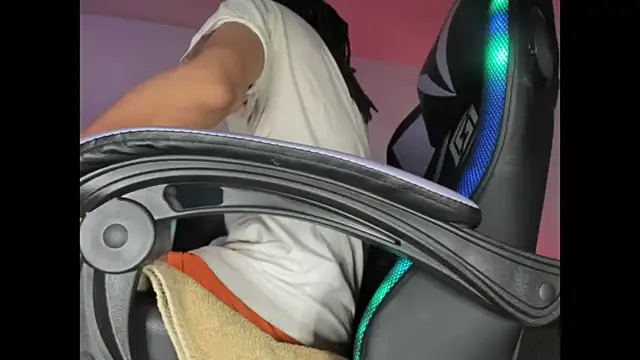 Snapshot of IcemanGHz chatting on February 2025 11:48:01 PM IcemanGHz online show from February 2025 11:48:01 PM