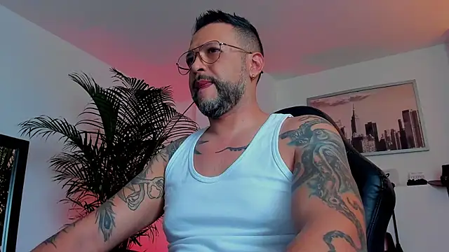 MrFrank tattoo online show from December 2024 06:54:02 PM