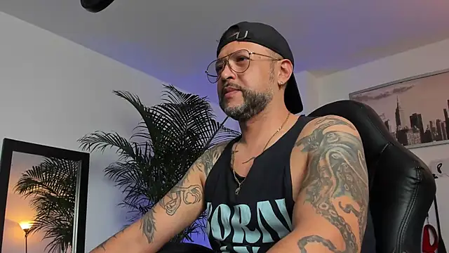 MrFrank tattoo online show from January 2025 07:11:01 PM