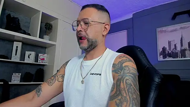 MrFrank tattoo online show from October 2025 05:22:02 PM