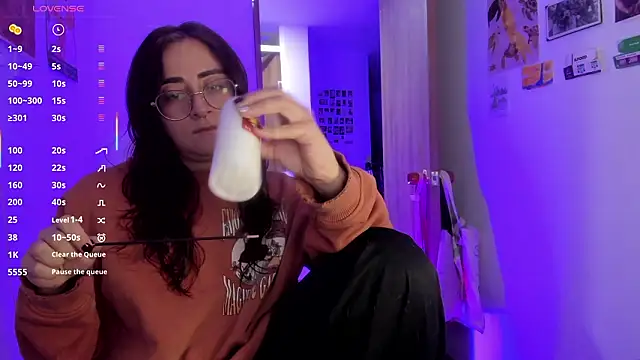 linda giggle online show from March 2026 11:44:01 PM