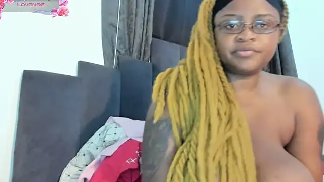 Snapshot of CuteBustyBabes chatting on December 2024 08:50:02 AM CuteBustyBabes online show from December 2024 08:50:02 AM