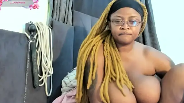 Snapshot of CuteBustyBabes chatting on December 2024 10:44:02 PM CuteBustyBabes online show from December 2024 10:44:02 PM