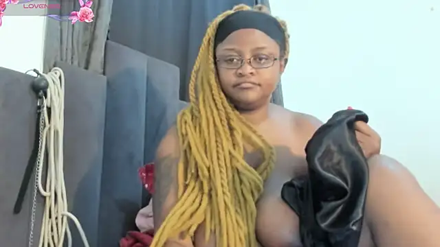 Snapshot of CuteBustyBabes chatting on December 2024 05:02:01 PM CuteBustyBabes online show from December 2024 05:02:01 PM