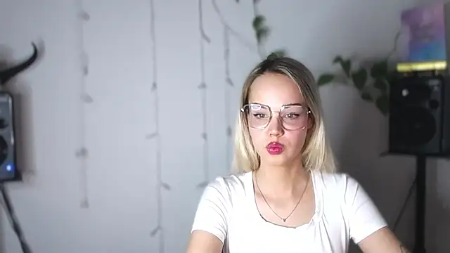 Snapshot of LexiexPlay chatting on January 2025 08:24:01 AM LexiexPlay online show from January 2025 08:24:01 AM