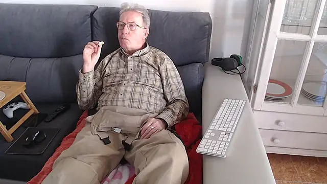 Snapshot of Nudelschwanz chatting on February 2025 11:55:01 AM Nudelschwanz online show from February 2025 11:55:01 AM