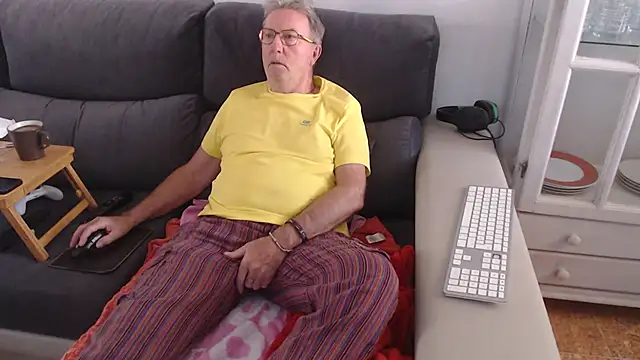 Snapshot of Nudelschwanz chatting on February 2025 02:02:01 PM Nudelschwanz online show from February 2025 02:02:01 PM