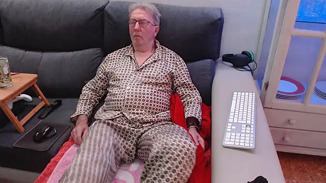 Snapshot of Nudelschwanz chatting on February 2025 10:18:01 PM Nudelschwanz online show from February 2025 10:18:01 PM