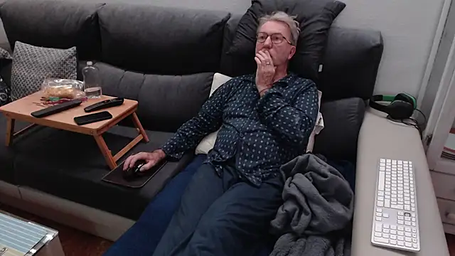 Snapshot of Nudelschwanz chatting on March 2025 05:53:02 AM Nudelschwanz online show from March 2025 05:53:02 AM