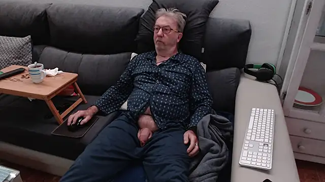 Snapshot of Nudelschwanz chatting on March 2025 01:52:02 AM Nudelschwanz online show from March 2025 01:52:02 AM