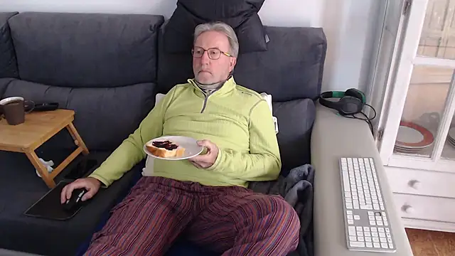 Snapshot of Nudelschwanz chatting on March 2025 03:49:02 PM Nudelschwanz online show from March 2025 03:49:02 PM