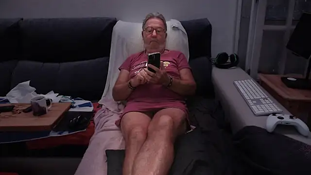 Snapshot of Nudelschwanz chatting on September 2025 02:49:02 AM Nudelschwanz online show from September 2025 02:49:02 AM