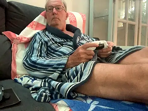 Snapshot of Nudelschwanz chatting on November 2025 04:31:02 PM Nudelschwanz online show from November 2025 04:31:02 PM