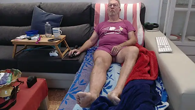 Snapshot of Nudelschwanz chatting on December 2025 07:06:02 AM Nudelschwanz online show from December 2025 07:06:02 AM