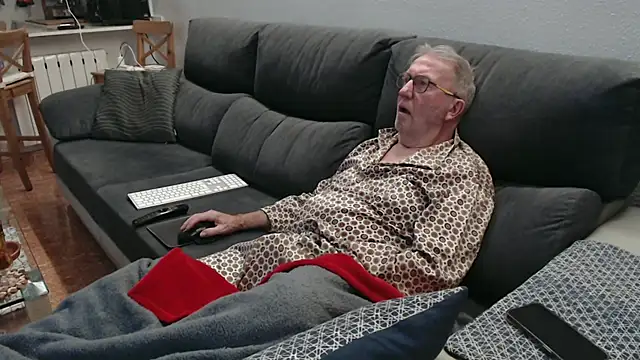 Snapshot of Nudelschwanz chatting on February 2026 06:55:02 PM Nudelschwanz online show from February 2026 06:55:02 PM