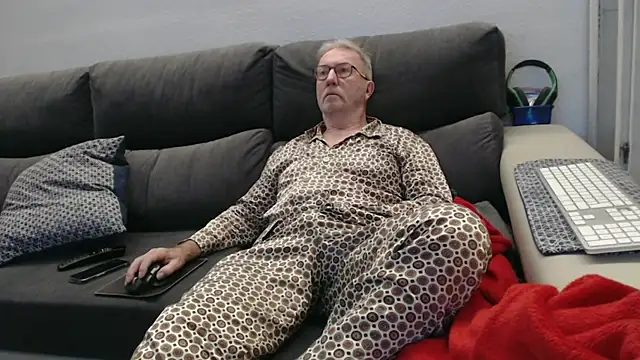 Snapshot of Nudelschwanz chatting on February 2026 06:39:02 AM Nudelschwanz online show from February 2026 06:39:02 AM